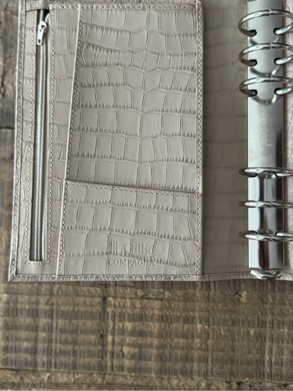 Gillio medium XL Grey Croco Matte Planner - 30mm rings (Pe-6)